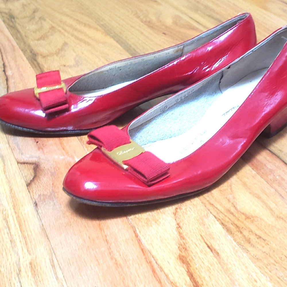 Salvatore Ferragamo Women's Red Ballet Flats - Picture 2 of 3